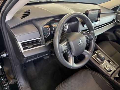 Used 2024 Mitsubishi Outlander ES FWD image 4