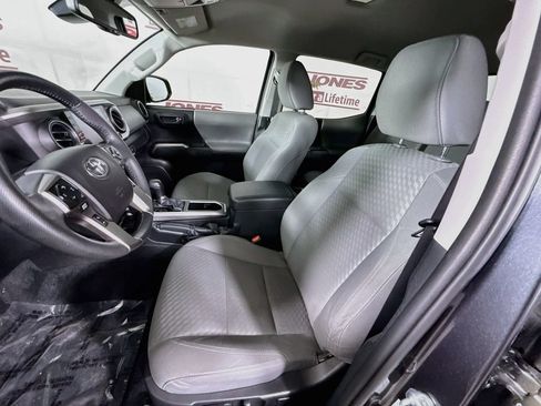 Certified 2021 Toyota Tacoma SR5 AWD/4WD image 25