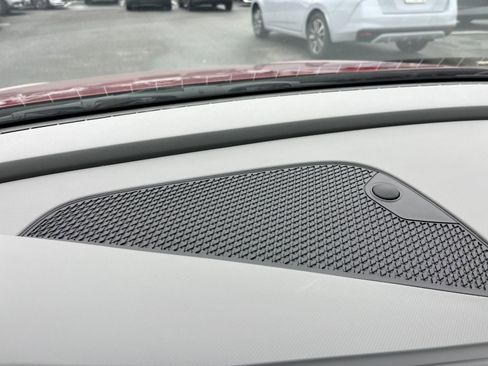 Used 2025 Hyundai Elantra SEL image 17