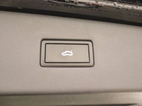 Used 2020 Volkswagen Tiguan SEL AWD/4WD image 19