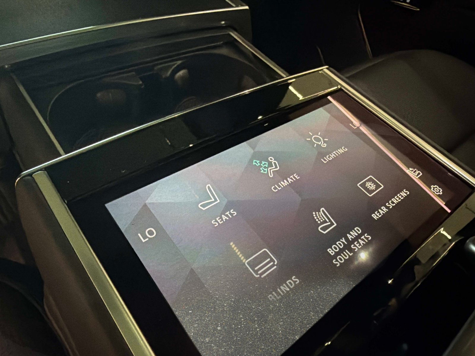 New 2026 Land Rover Range Rover SV AWD/4WD image 18