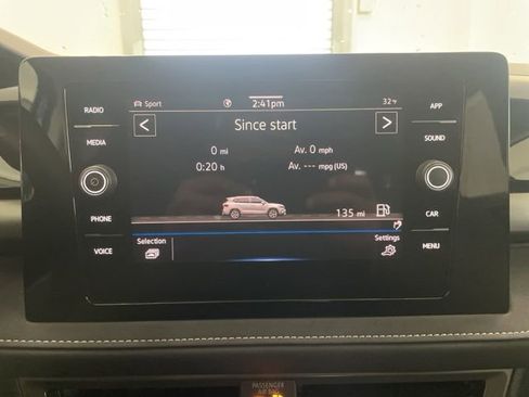 Certified 2025 Volkswagen Taos SE image 18