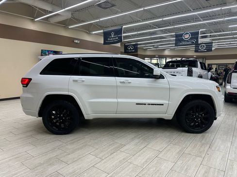 Used 2019 Jeep Grand Cherokee Altitude image 6