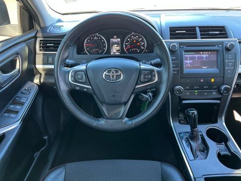 Used 2017 Toyota Camry SE FWD image 12