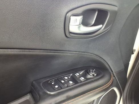 Used 2019 Jeep Compass Limited AWD/4WD image 14