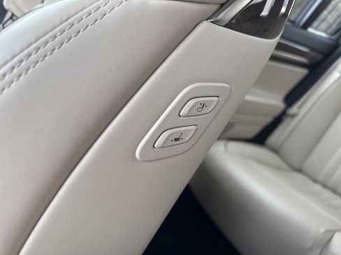 Used 2017 Genesis G90 3.3T Premium image 40