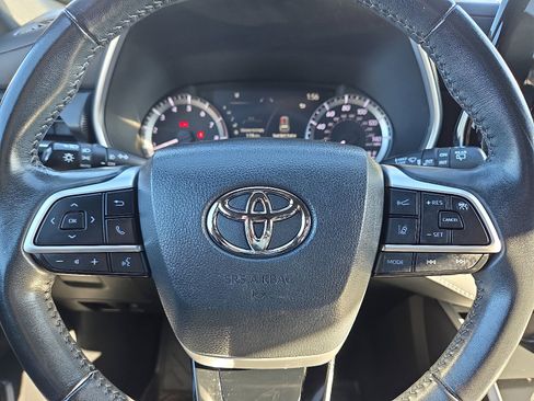 Used 2023 Toyota Highlander XSE image 24