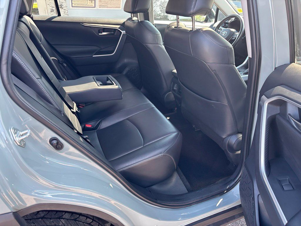 Used 2019 Toyota RAV4 XLE Premium AWD/4WD image 24