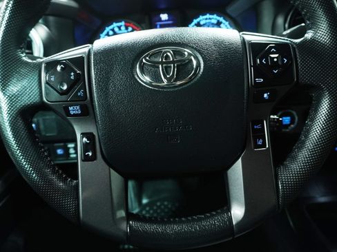 Used 2020 Toyota Tacoma TRD Off-Road w/ Technology Package AWD/4WD image 17