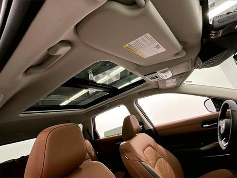 New 2025 Nissan Pathfinder Platinum image 35