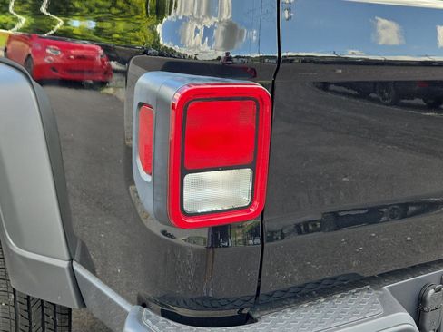 New 2025 Jeep Gladiator Sport image 9