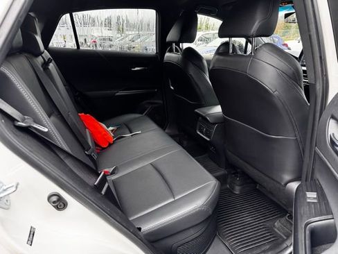 Used 2021 Toyota Venza Limited w/ Advanced Technology Package image 9