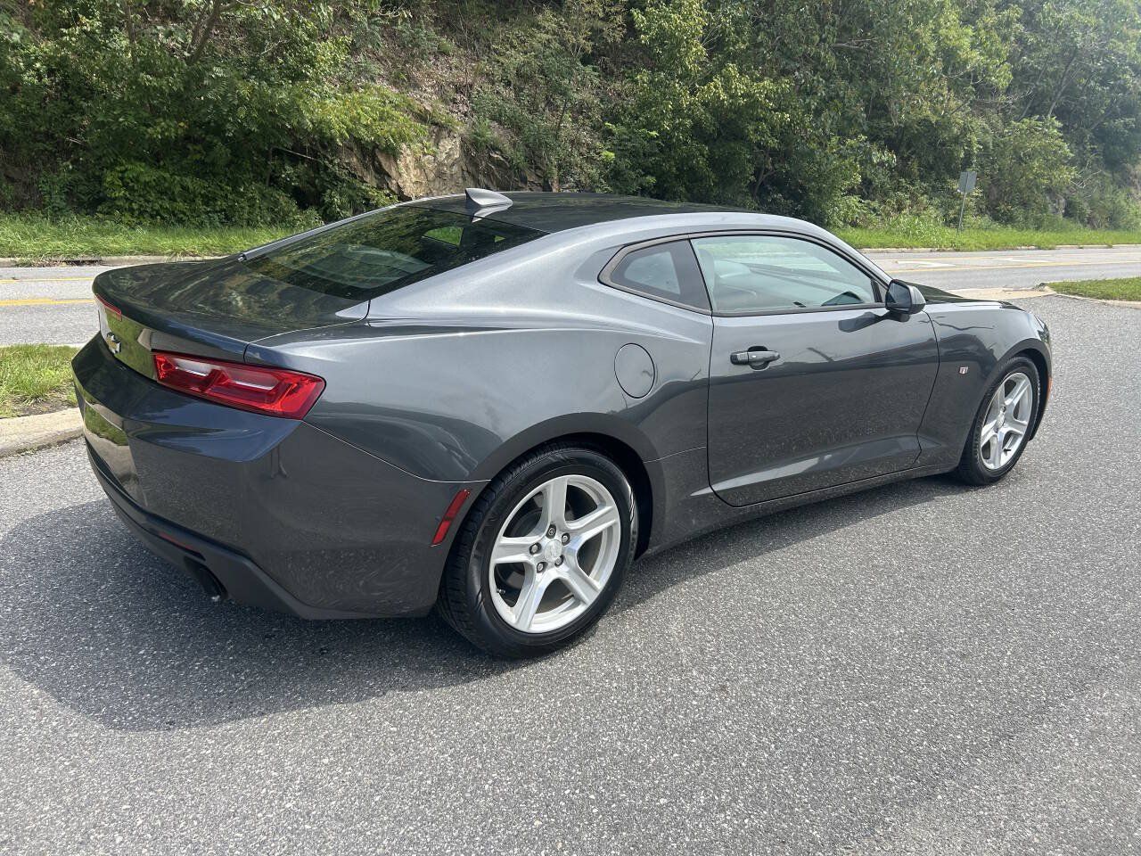 Used 2017 Chevrolet Camaro LT RWD image 7