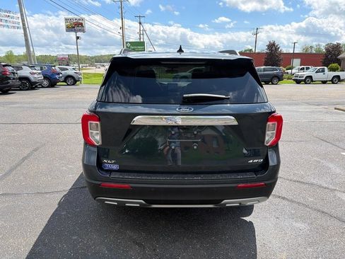 Used 2023 Ford Explorer XLT w/ Equipment Group 202A AWD/4WD image 4