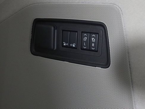 Used 2025 Cadillac Escalade Sport Platinum w/ LPO, ONYX Package image 8