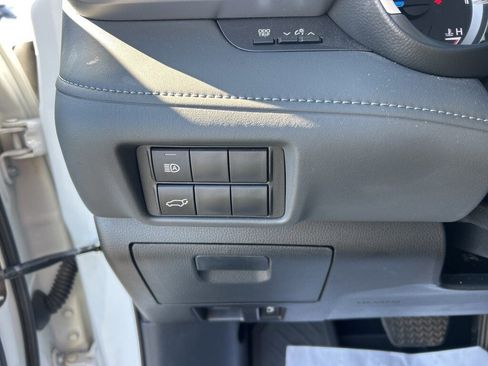 Used 2024 Toyota Highlander XLE image 8