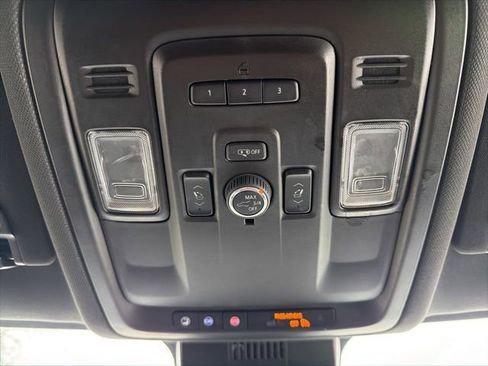 Used 2023 Chevrolet Tahoe Z71 w/ Luxury Package AWD/4WD image 38