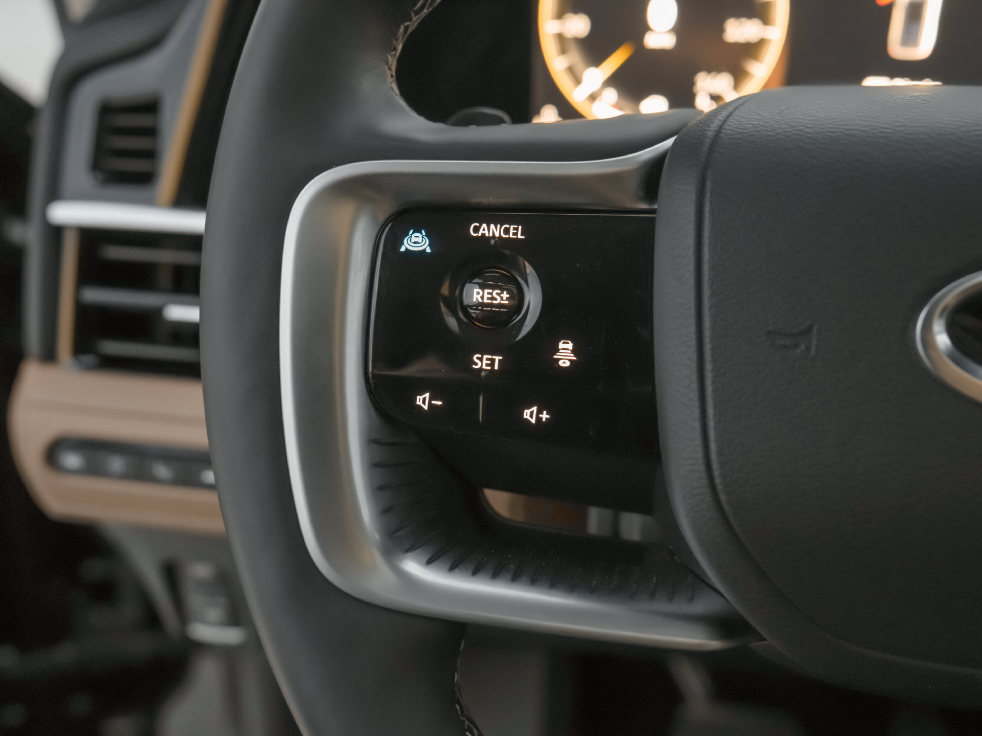 Certified 2025 INFINITI QX80 Luxe RWD image 14