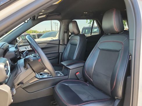 Used 2023 Ford Explorer ST-Line AWD/4WD image 12