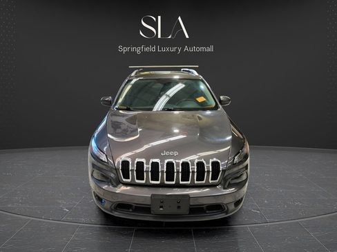 Used 2016 Jeep Cherokee Latitude w/ Cold Weather Group AWD/4WD image 3