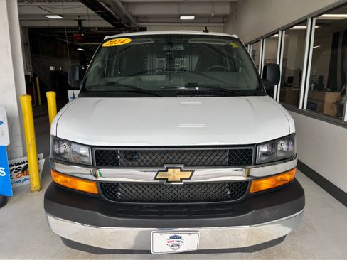 Used 2024 Chevrolet Express 2500 w/ Driver Convenience Package RWD image 2