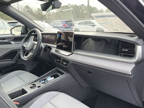 New 2026 Volkswagen Tiguan SE R-Line FWD image 21