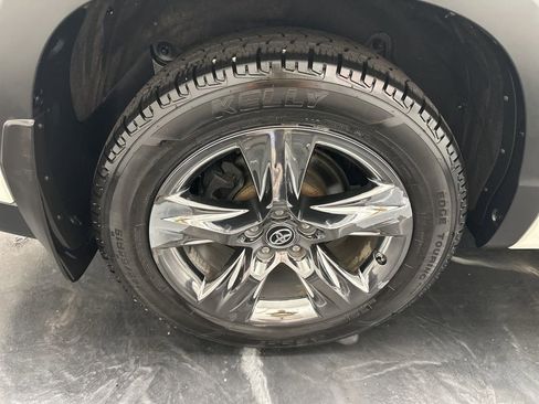 Used 2019 Toyota Highlander Limited Platinum AWD/4WD image 37