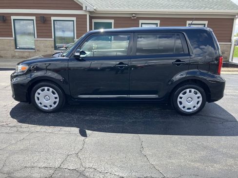 Used 2012 Scion xB FWD image 6