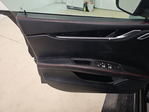 Used 2018 Maserati Ghibli S GranLusso image 12