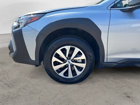 Used 2025 Subaru Outback Premium AWD/4WD image 9