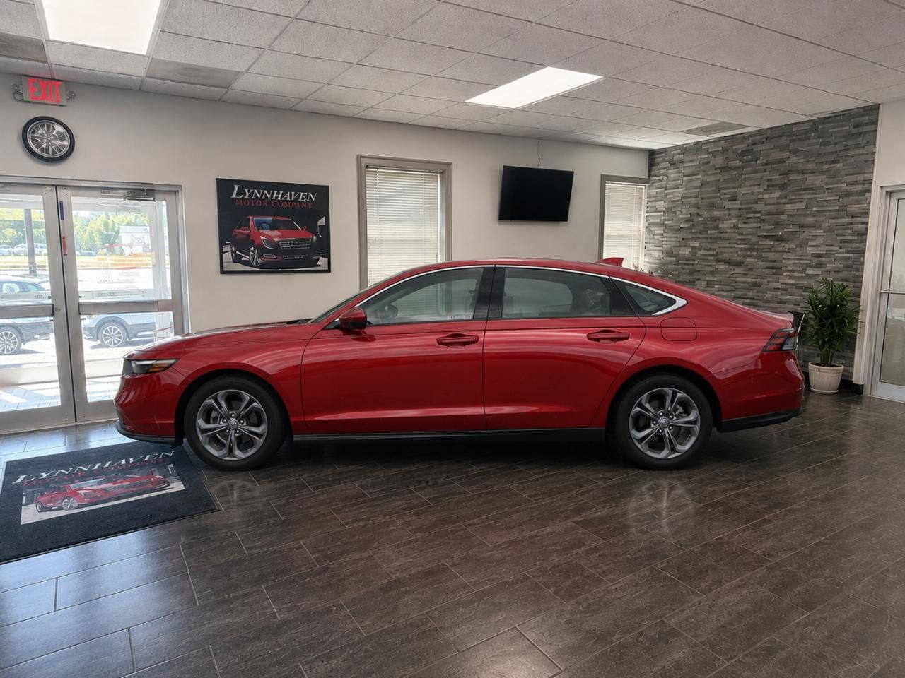 Used 2023 Honda Accord EX image 6