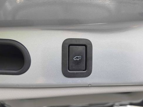 Used 2015 Toyota Highlander Limited Platinum AWD/4WD image 17