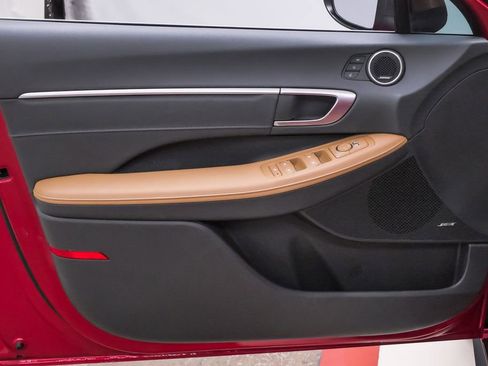 Used 2021 Hyundai Sonata Limited w/ Preferred Accessory Package image 25