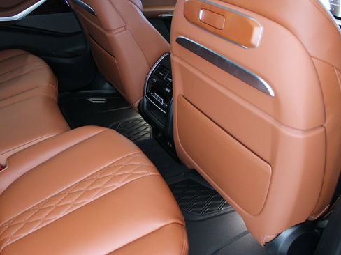 Used 2025 BMW X7 M60i image 45