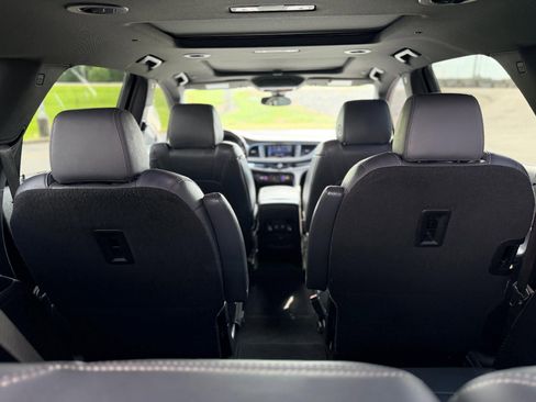 Used 2023 Buick Enclave Essence w/ Experience Buick Package FWD image 10