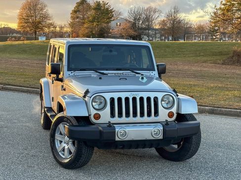 Used 2012 Jeep Wrangler Unlimited Sahara w/ Dual Top Group image 6