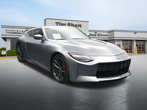 Used 2025 Nissan Z Performance w/ Floor Mat Package RWD image 7