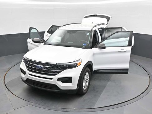 Used 2023 Ford Explorer XLT AWD/4WD image 28