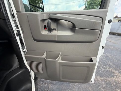 Used 2014 Chevrolet Express 2500 Extended RWD image 35