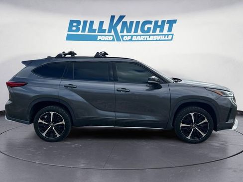 Used 2022 Toyota Highlander XSE FWD image 6
