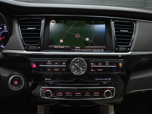 Used 2015 Kia K900 Premium w/ Interior Highline Package RWD image 28