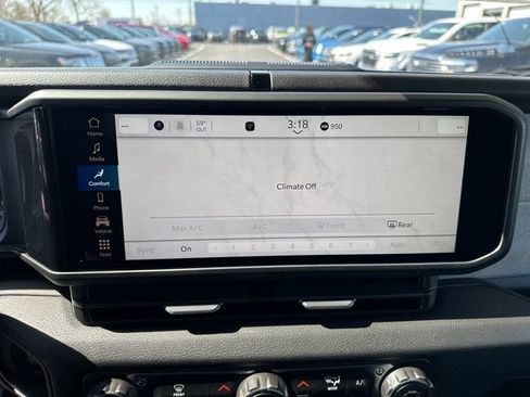 Used 2024 Jeep Gladiator Sport AWD/4WD image 17
