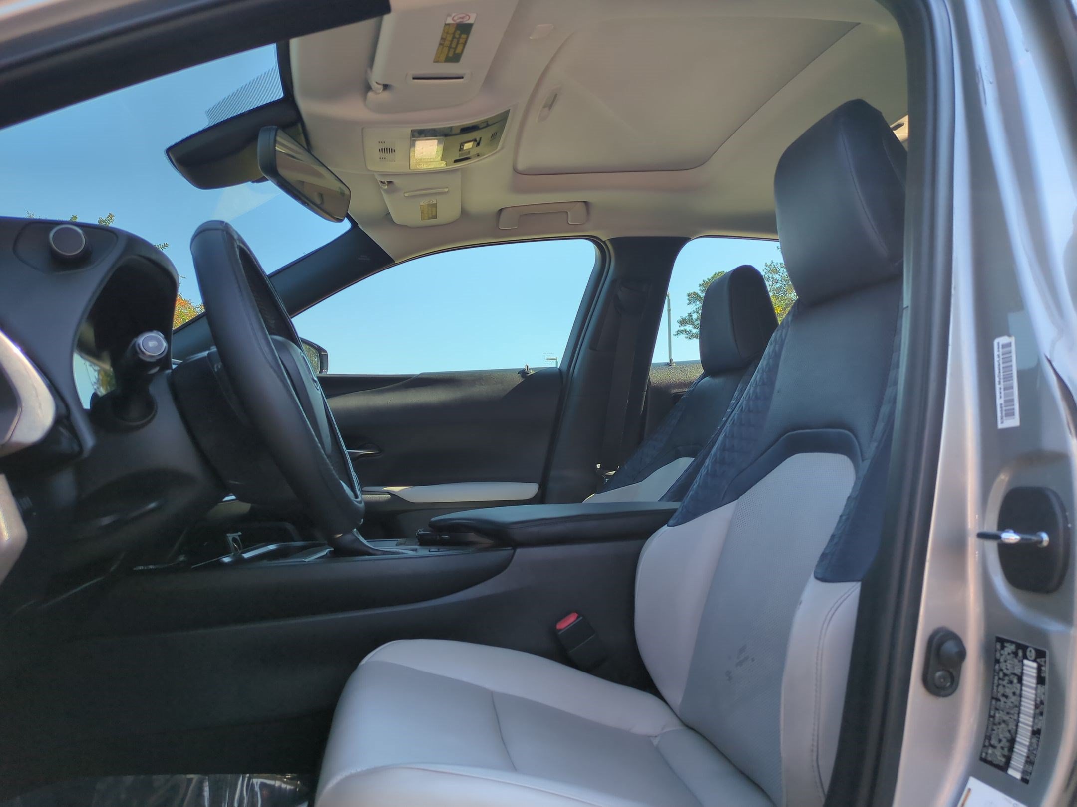Used 2020 Lexus UX 250h w/ Premium Package AWD/4WD image 16