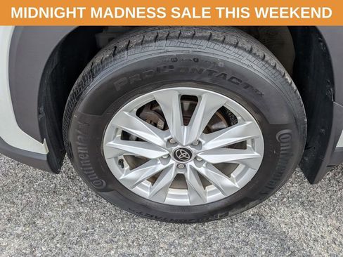 Used 2022 Toyota Corolla Cross LE w/ Moonroof Package image 25