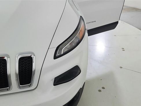Used 2016 Jeep Cherokee Latitude w/ Comfort & Sound Group AWD/4WD image 30