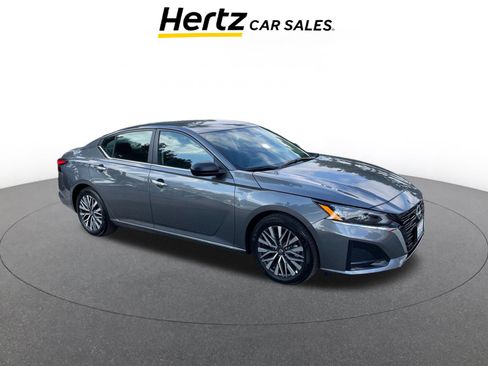 Used 2025 Nissan Altima 2.5 SV image 1