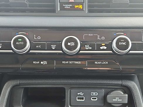 Used 2024 Honda Pilot Touring image 17