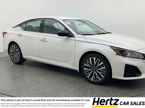 Used 2025 Nissan Altima 2.5 SV image 1