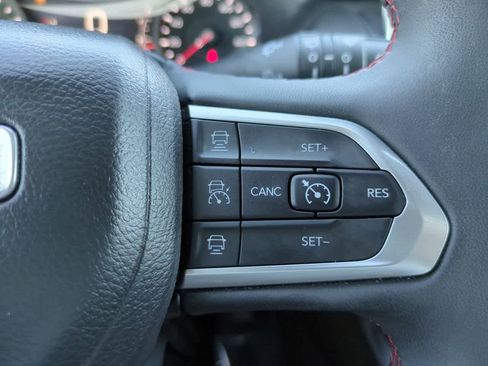 Used 2025 Jeep Compass Trailhawk image 23