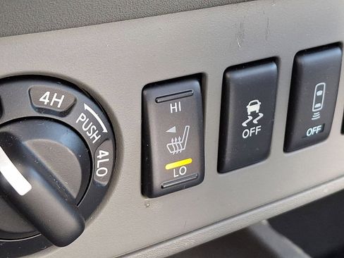 Used 2016 Nissan Frontier SL w/ Moonroof Package image 19